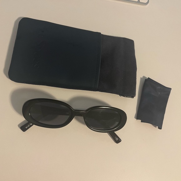 SOLD - Le Specs - Black Outta Love sunglasses - Picture 4 of 5